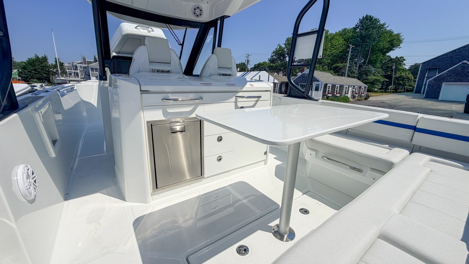 2027 Wellcraft 28 T-Top