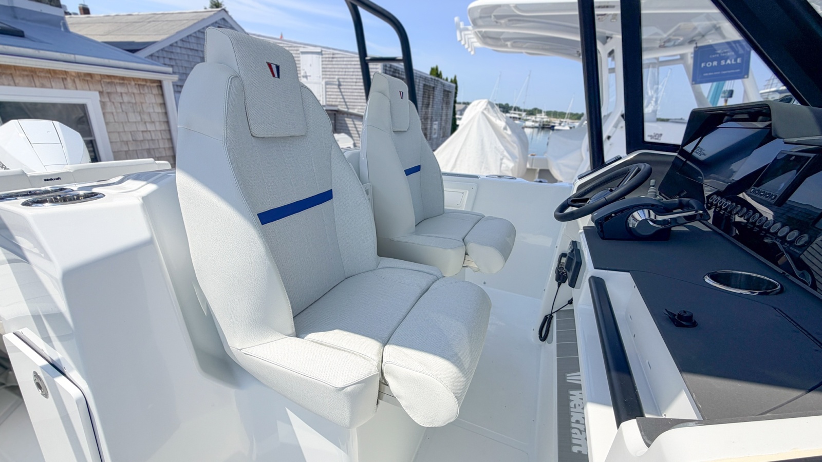 2027 Wellcraft 28 T-Top