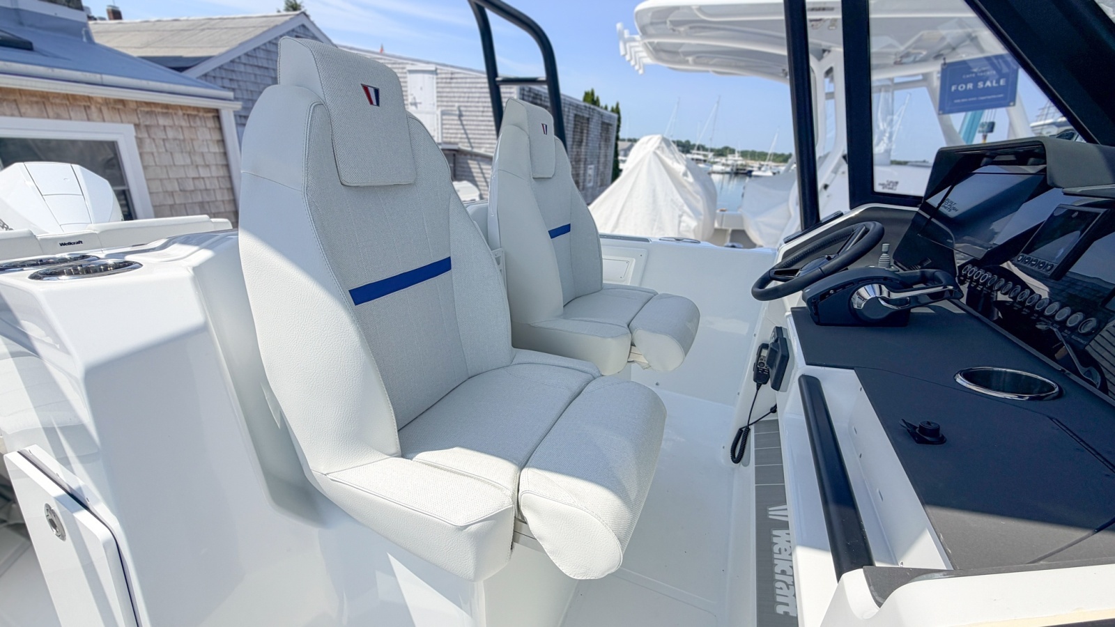 2027 Wellcraft 28 T-Top