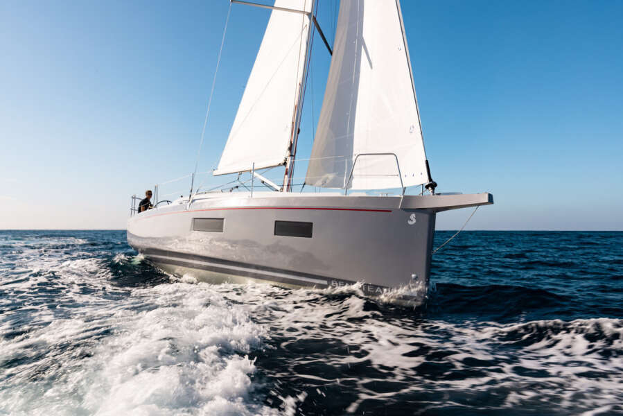 Beneteau Oceanis 34.1 Electric