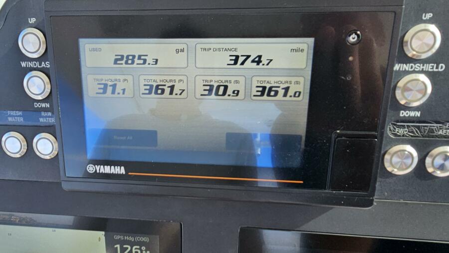 27' 2021 Everglades 273CC