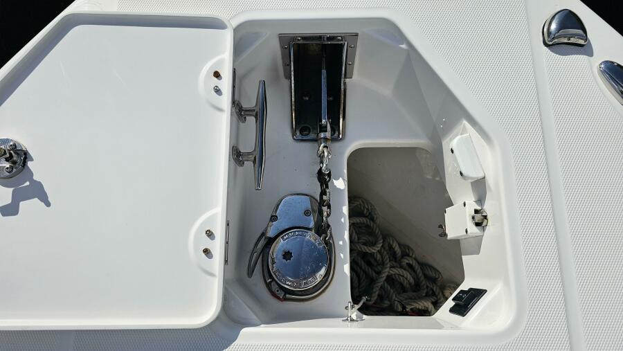 27' 2021 Everglades 273CC