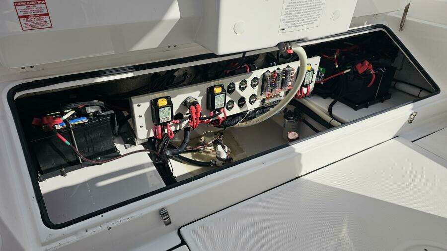 27ft Everglades Yacht For Sale