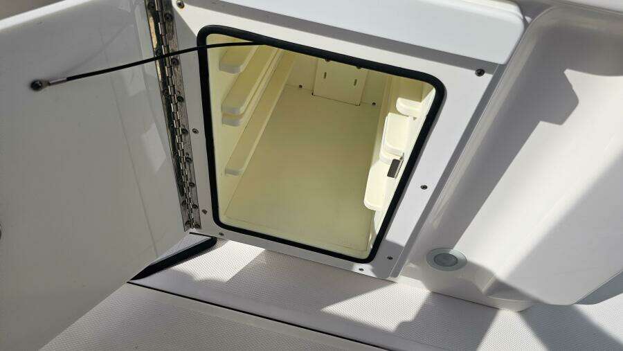 27ft Everglades Yacht For Sale