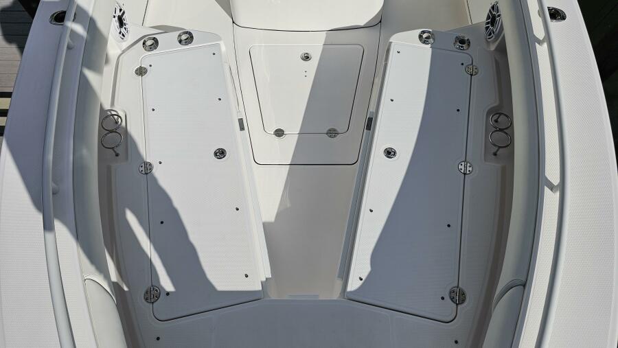 27' 2021 Everglades 273CC