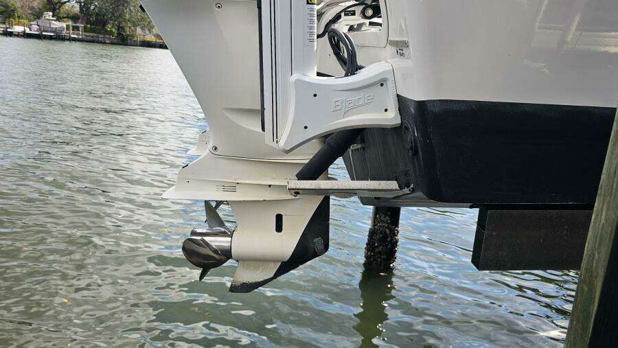 27ft Everglades Yacht For Sale