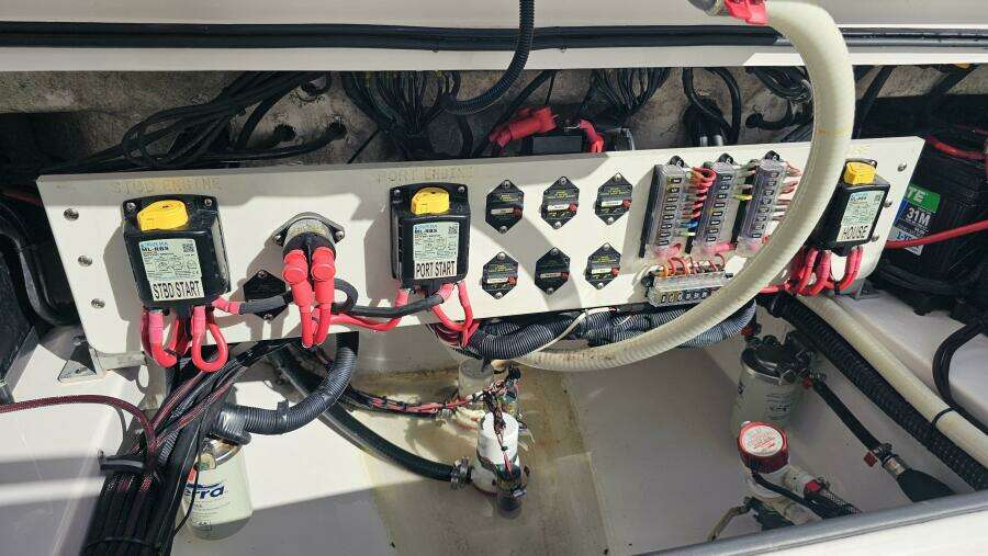 27ft Everglades Yacht For Sale