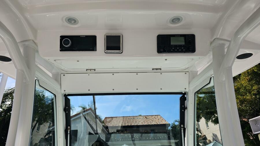 27' 2021 Everglades 273CC