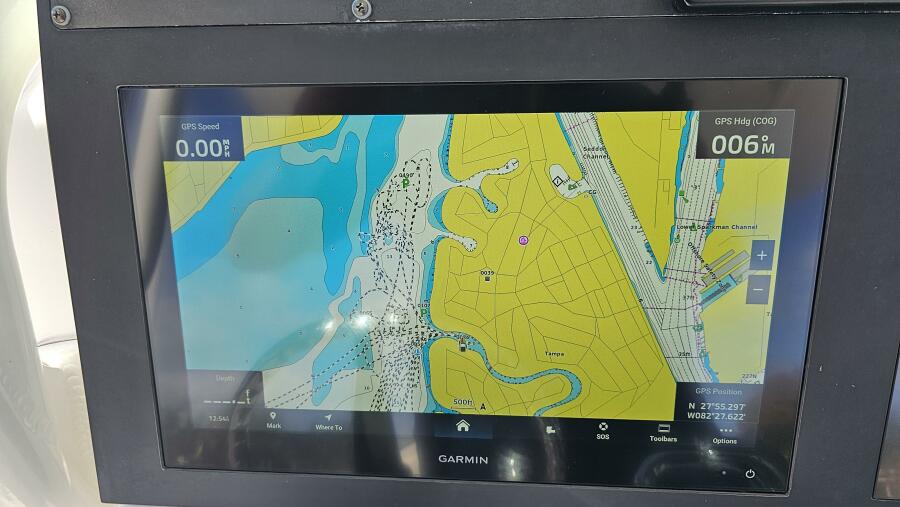 27' 2021 Everglades 273CC