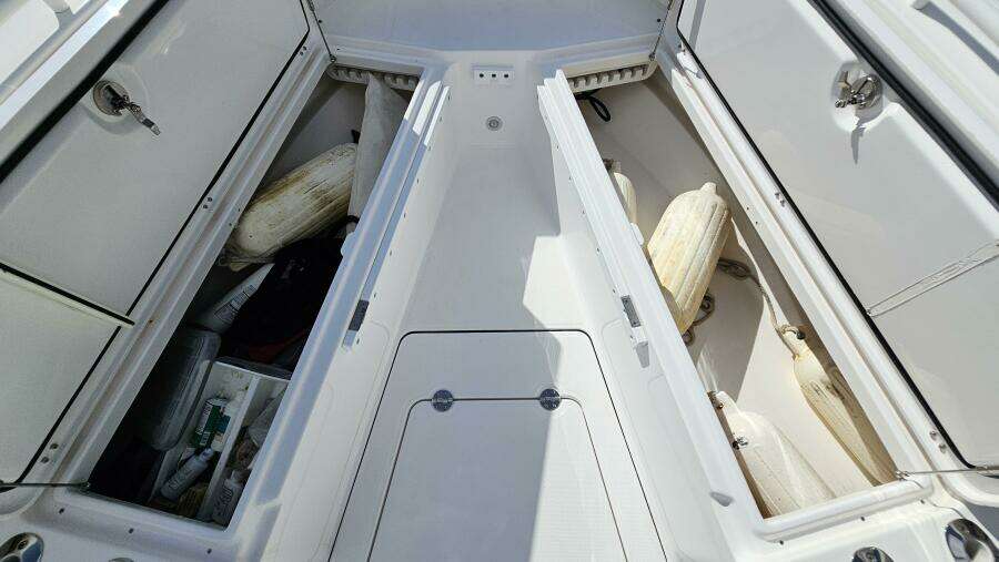 27ft Everglades Yacht For Sale