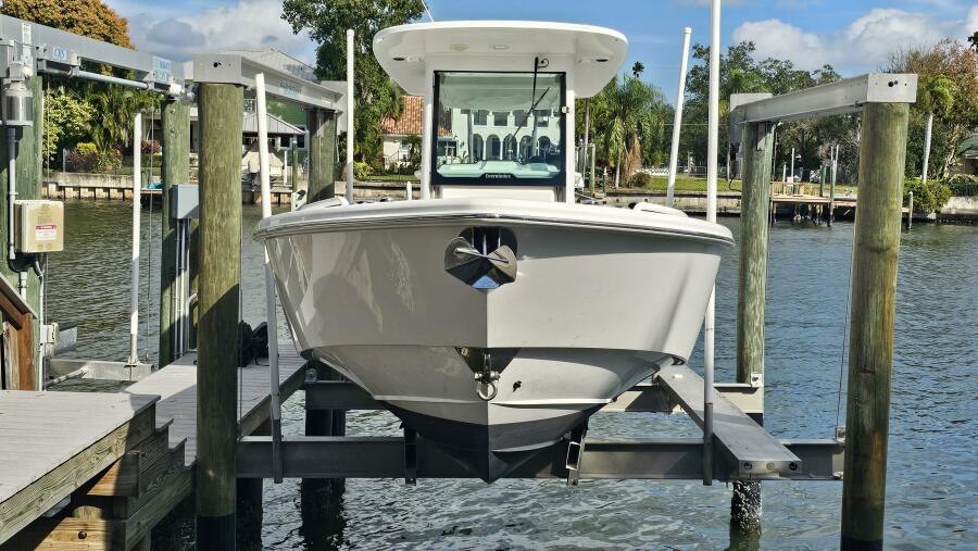 27' 2021 Everglades 273CC