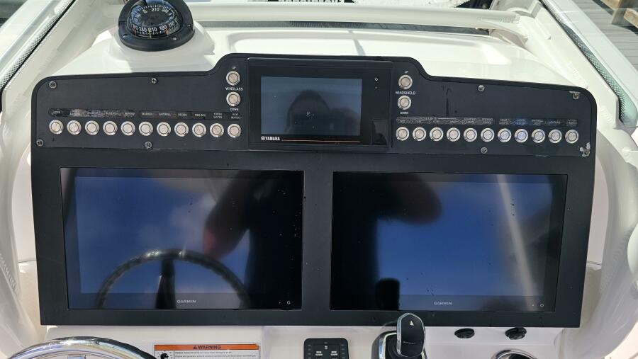 27' 2021 Everglades 273CC