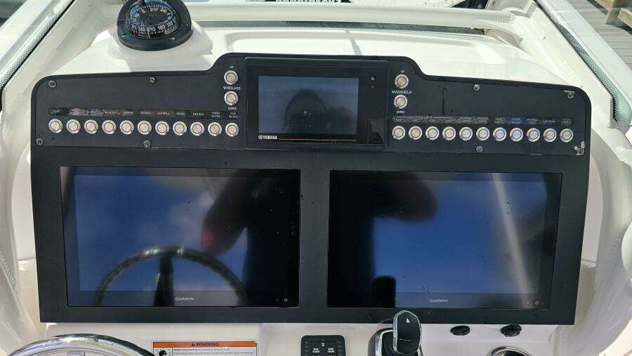 27ft Everglades Yacht For Sale