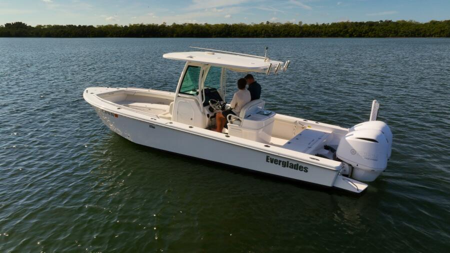 27' 2021 Everglades 273CC