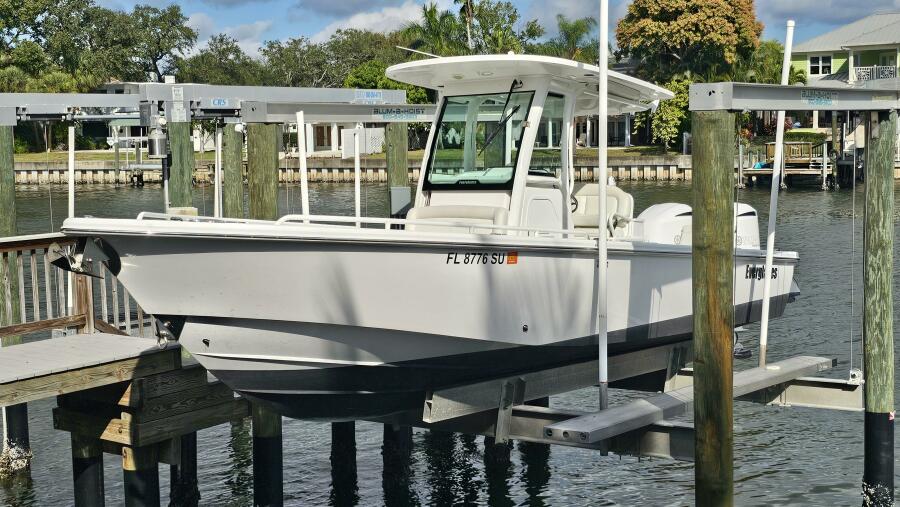 27' 2021 Everglades 273CC