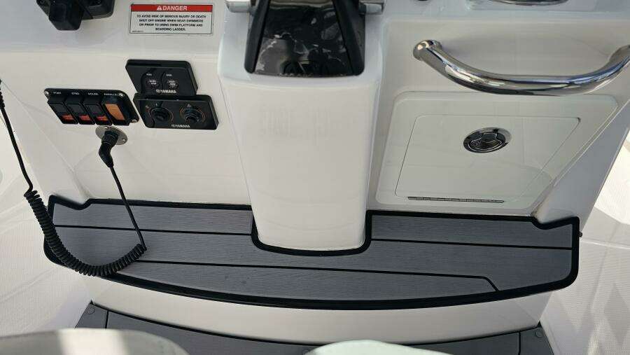 27ft Everglades Yacht For Sale