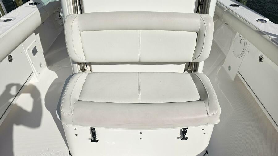 27' 2021 Everglades 273CC