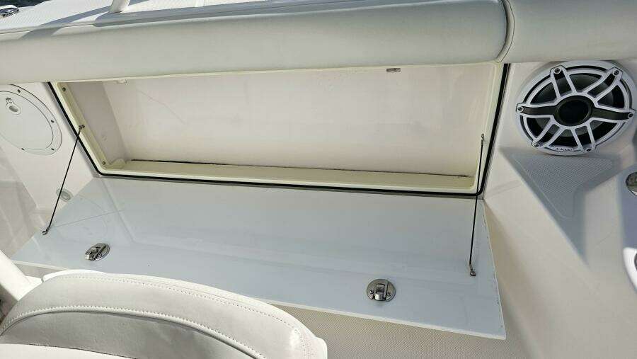 27ft Everglades Yacht For Sale