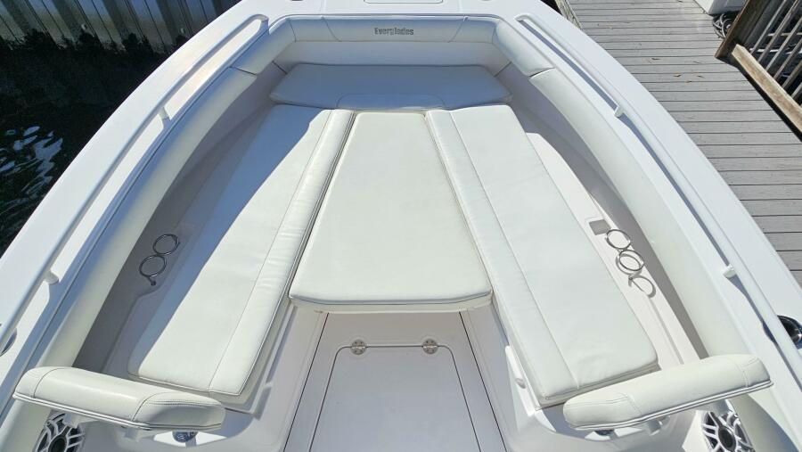 27' 2021 Everglades 273CC