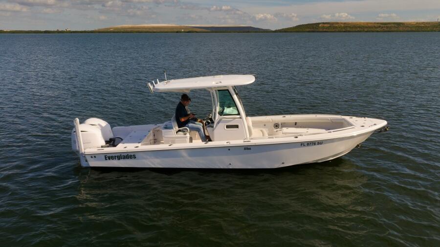 27' 2021 Everglades 273CC
