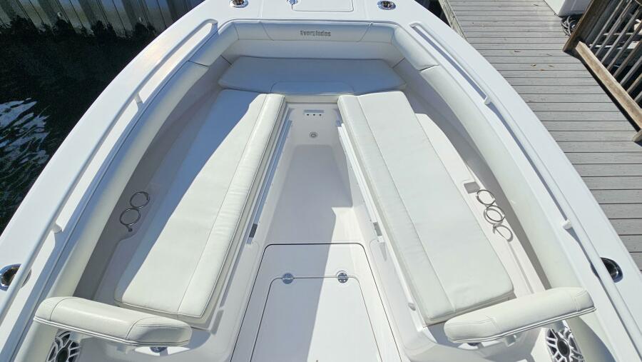 27' 2021 Everglades 273CC