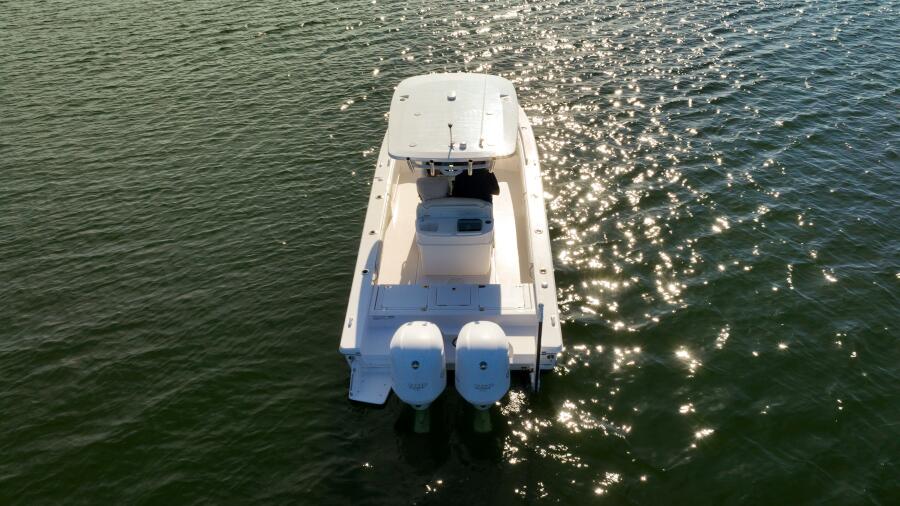 27' 2021 Everglades 273CC