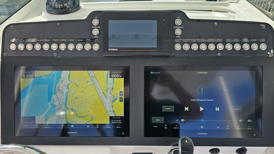 27' 2021 Everglades 273CC