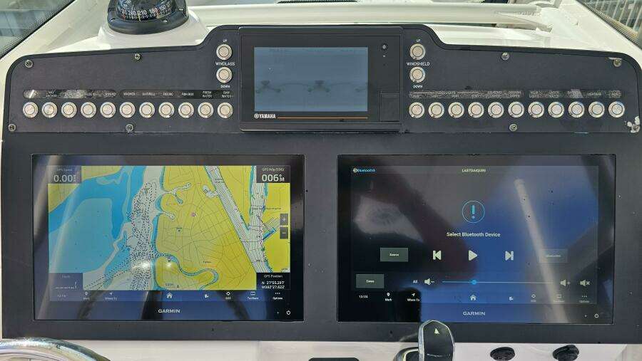 27ft Everglades Yacht For Sale