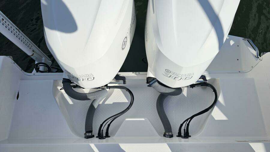 27ft Everglades Yacht For Sale