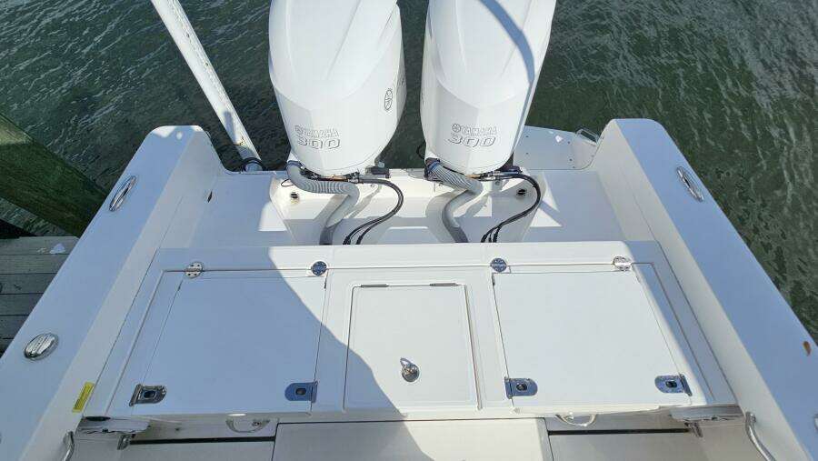 27ft Everglades Yacht For Sale