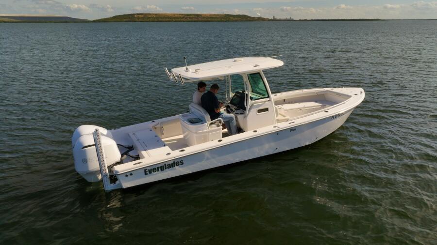 27' 2021 Everglades 273CC
