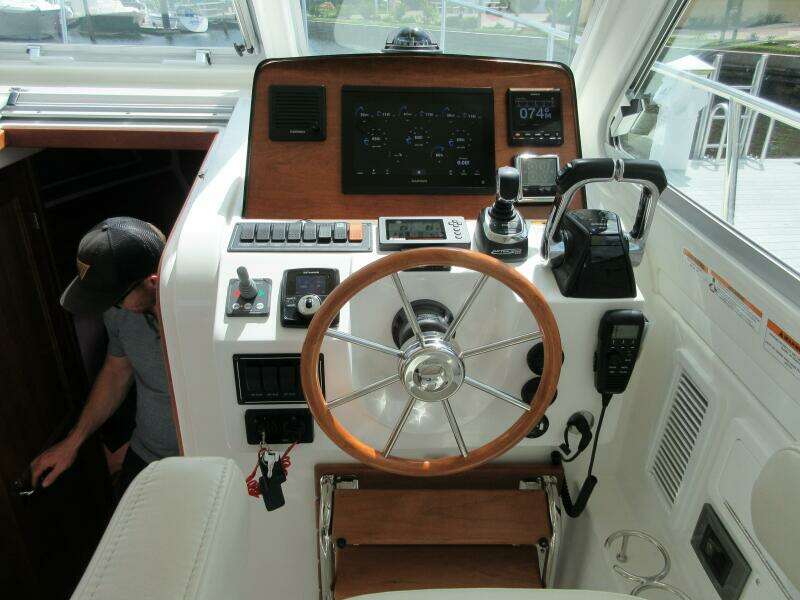 34ft Back Cove Yacht For Sale