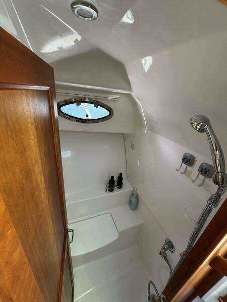 34ft Back Cove Yacht For Sale