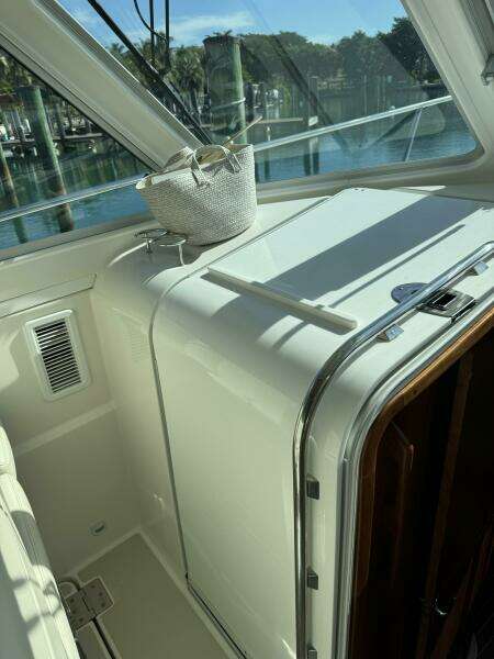 34ft Back Cove Yacht For Sale