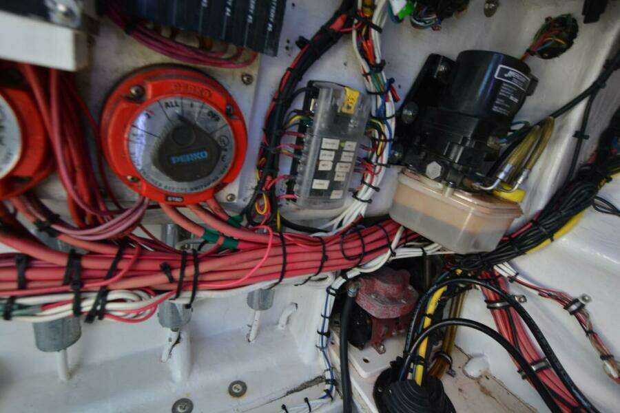 Hot Hooks 33ft Contender Yacht For Sale