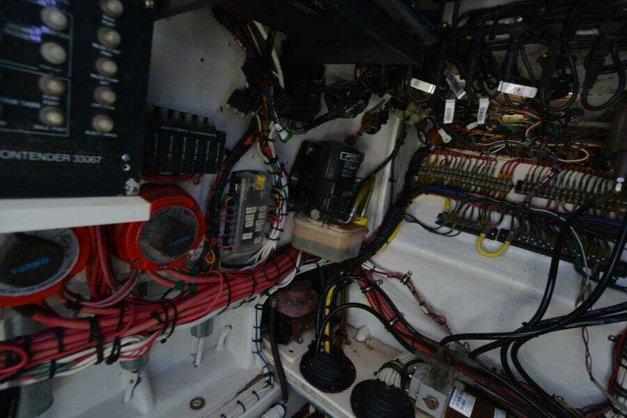 Hot Hooks 33ft Contender Yacht For Sale