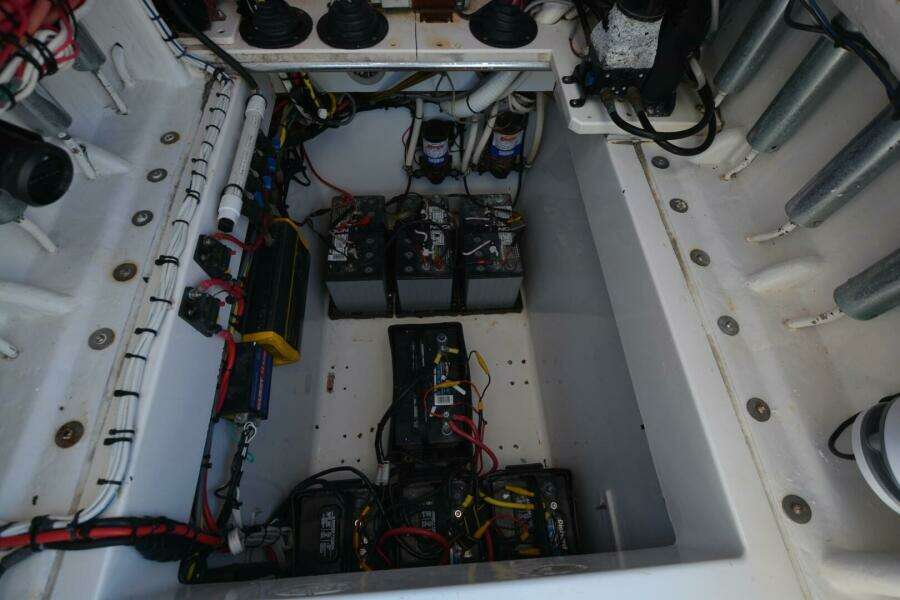 Hot Hooks 33ft Contender Yacht For Sale