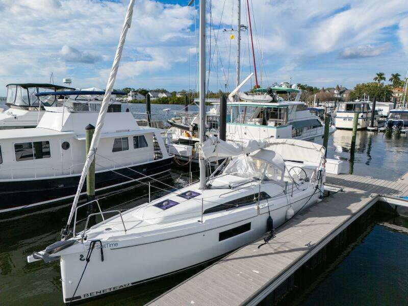30ft Beneteau Yacht For Sale