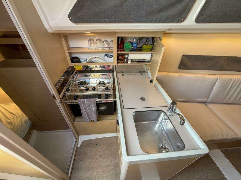 30ft Beneteau Yacht For Sale