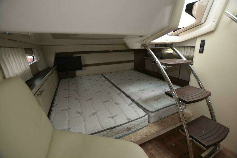 Mountaineer Mayhem 33ft Regal Yacht For Sale