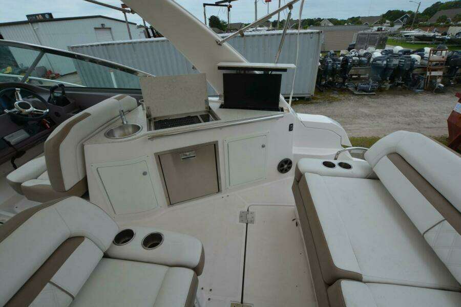 Mountaineer Mayhem 33ft Regal Yacht For Sale