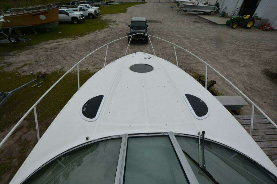 Mountaineer Mayhem 33ft Regal Yacht For Sale