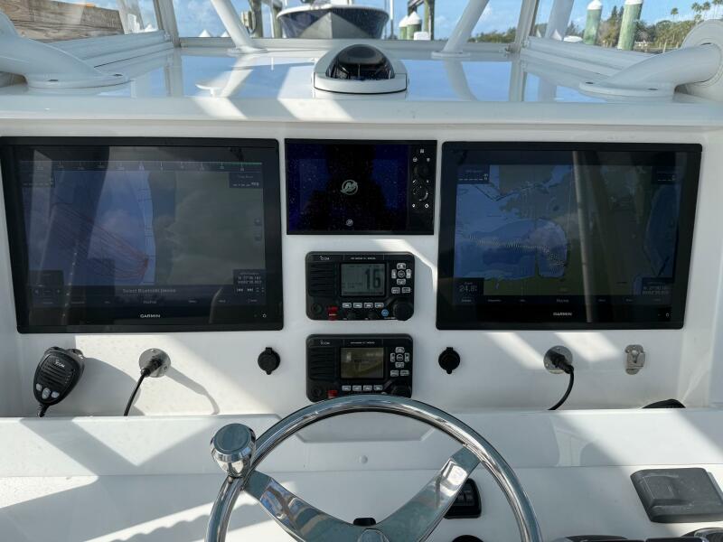 36' 2021 Invincible 36