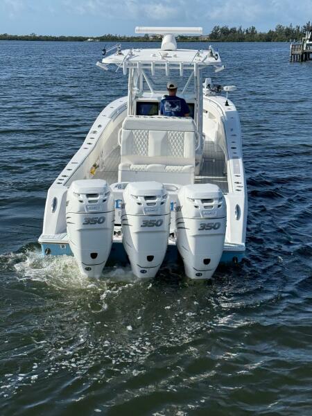 36' 2021 Invincible 36