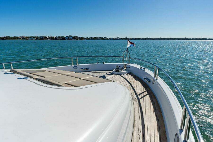 2005 Lazzara Yachts 80 'Summerwind' - Bow