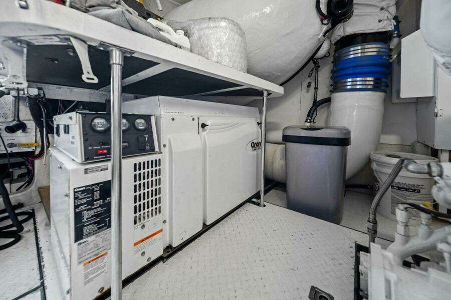 2005 Lazzara Yachts 80 'Summerwind' - Engine Room