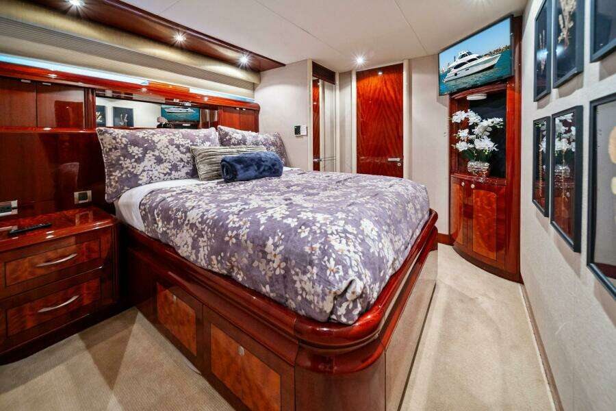 2005 Lazzara Yachts 80 'Summerwind' - VIP Stateroom