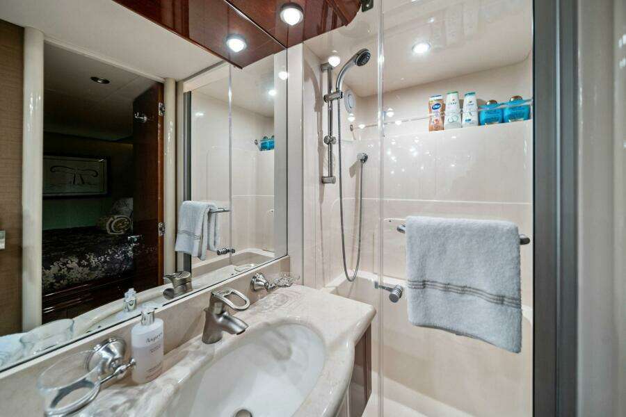 2005 Lazzara Yachts 80 'Summerwind' - VIP Stateroom Head