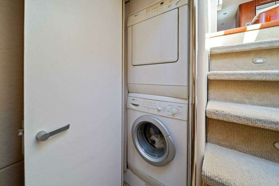 2005 Lazzara Yachts 80 'Summerwind' - Laundry