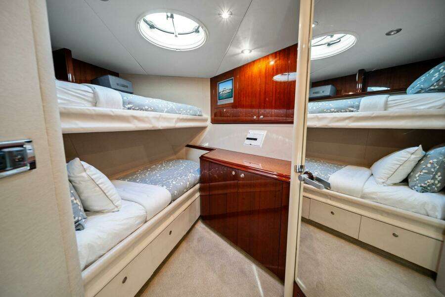 2005 Lazzara Yachts 80 'Summerwind' - Cabin